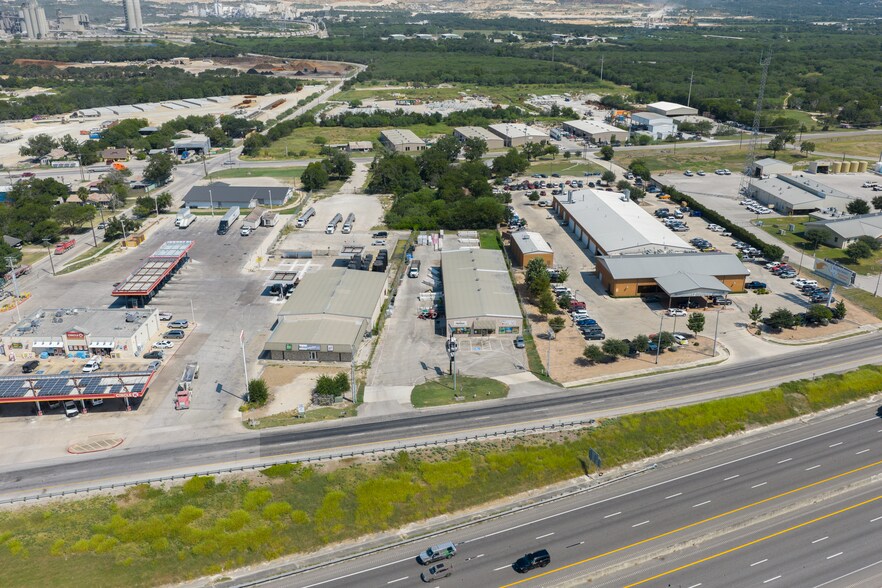 4312 I 35 N Frontage rd, New Braunfels, TX à louer - Photo de l’immeuble – Image 2 sur 9
