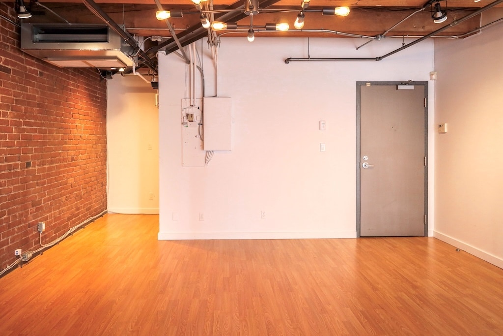 1228 Hamilton St, Vancouver, BC V6B 2S8 - Lot 406q - - Photo intérieure - Image 2 of 4