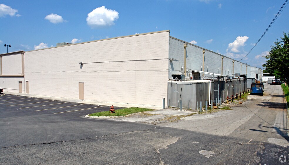 314 Merchants Dr, Knoxville, TN à louer - Photo de l’immeuble – Image 2 sur 31