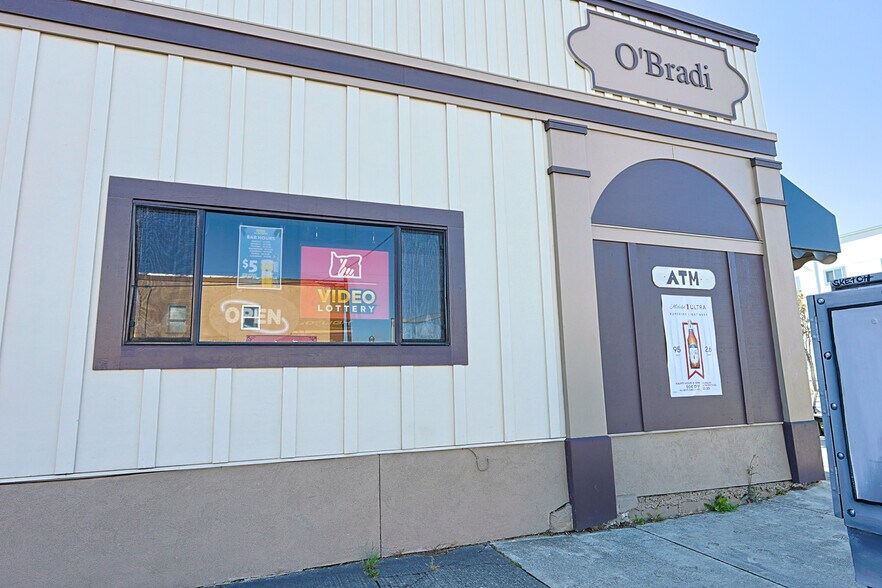 702 Newmark St, Coos Bay, OR à vendre - Photo de l’immeuble – Image 3 sur 26