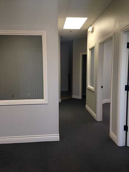 6835 W Charleston Blvd, Las Vegas, NV à louer - Photo intérieure – Image 3 sur 18