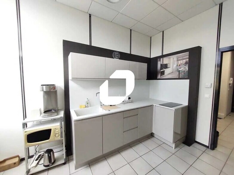 Bureau dans Bièvres à louer - Photo de l’immeuble – Image 3 sur 15