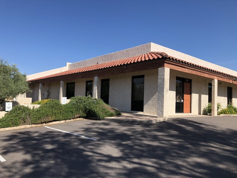 7820 E Gelding Dr, Scottsdale, AZ à louer - Photo de l’immeuble – Image 3 sur 3