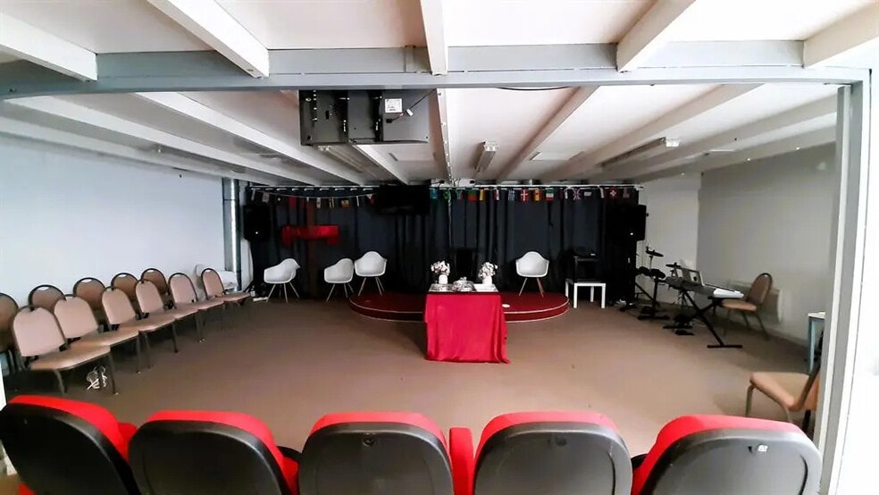 Local d'activités dans Nîmes à vendre - Photo de l’immeuble – Image 3 sur 9