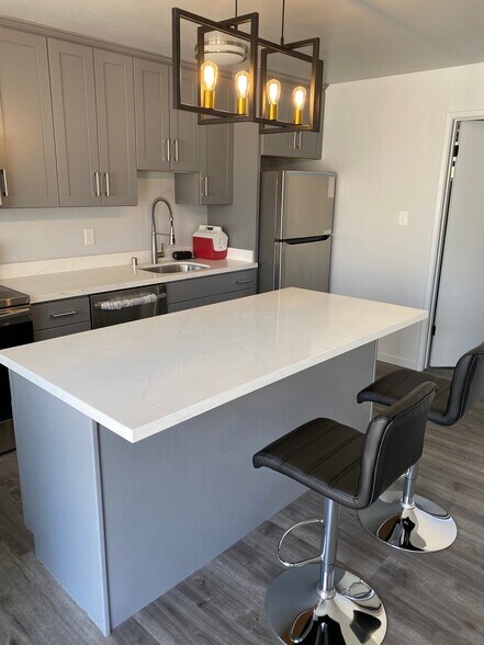 693 San Bruno Ave, Brisbane, CA à vendre - Photo de l’immeuble – Image 3 sur 67