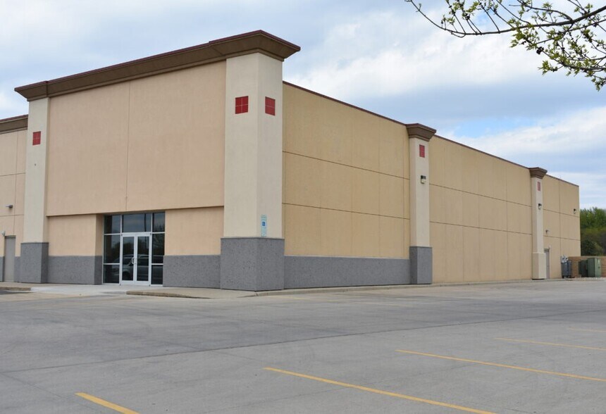 2808 S Louise Ave, Sioux Falls, SD à louer - Photo de l’immeuble – Image 2 sur 3
