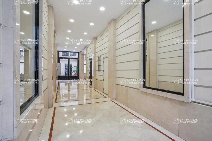 6 Rue Paul Baudry, Paris à louer - Photo de l’immeuble – Image 3 sur 25