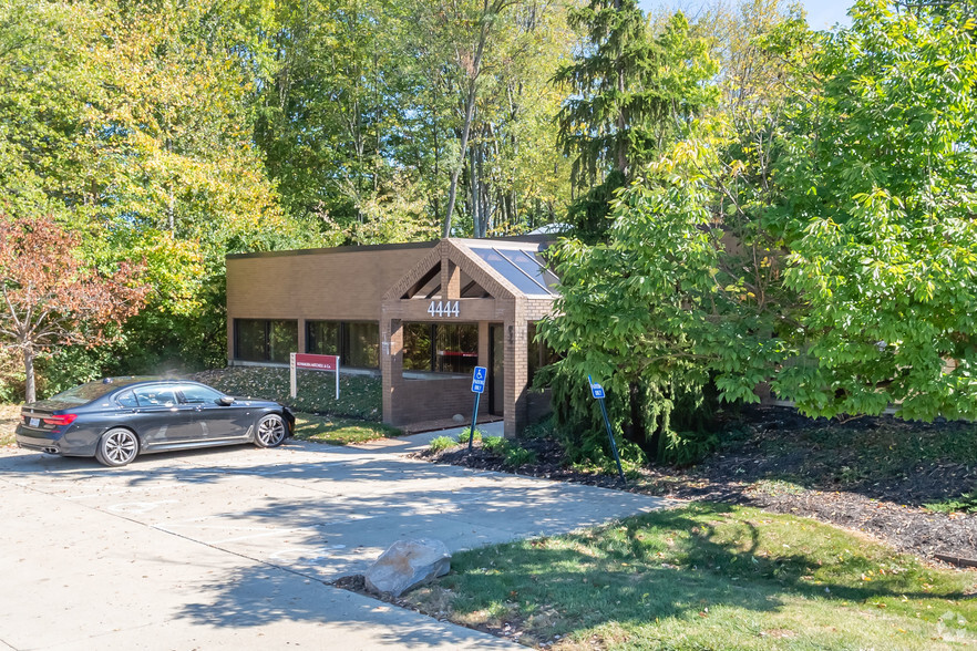 4440-4444 Carver Woods Dr, Blue Ash, OH à vendre - Photo de l’immeuble – Image 2 sur 4