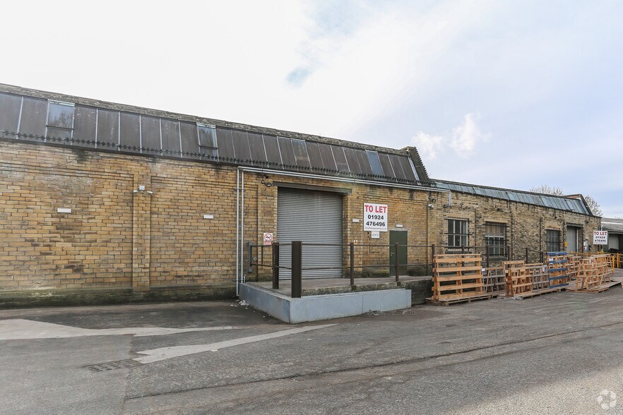 Huddersfield Rd Rd, Mirfield à vendre - Photo de l’immeuble – Image 2 sur 5