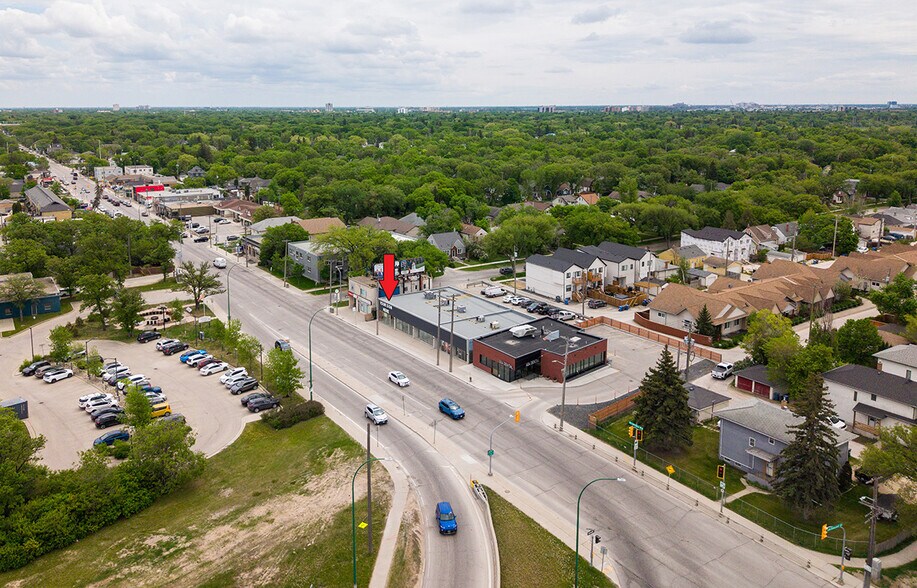 612-620 Academy Rd, Winnipeg, MB à louer - Photo de l’immeuble – Image 3 sur 5