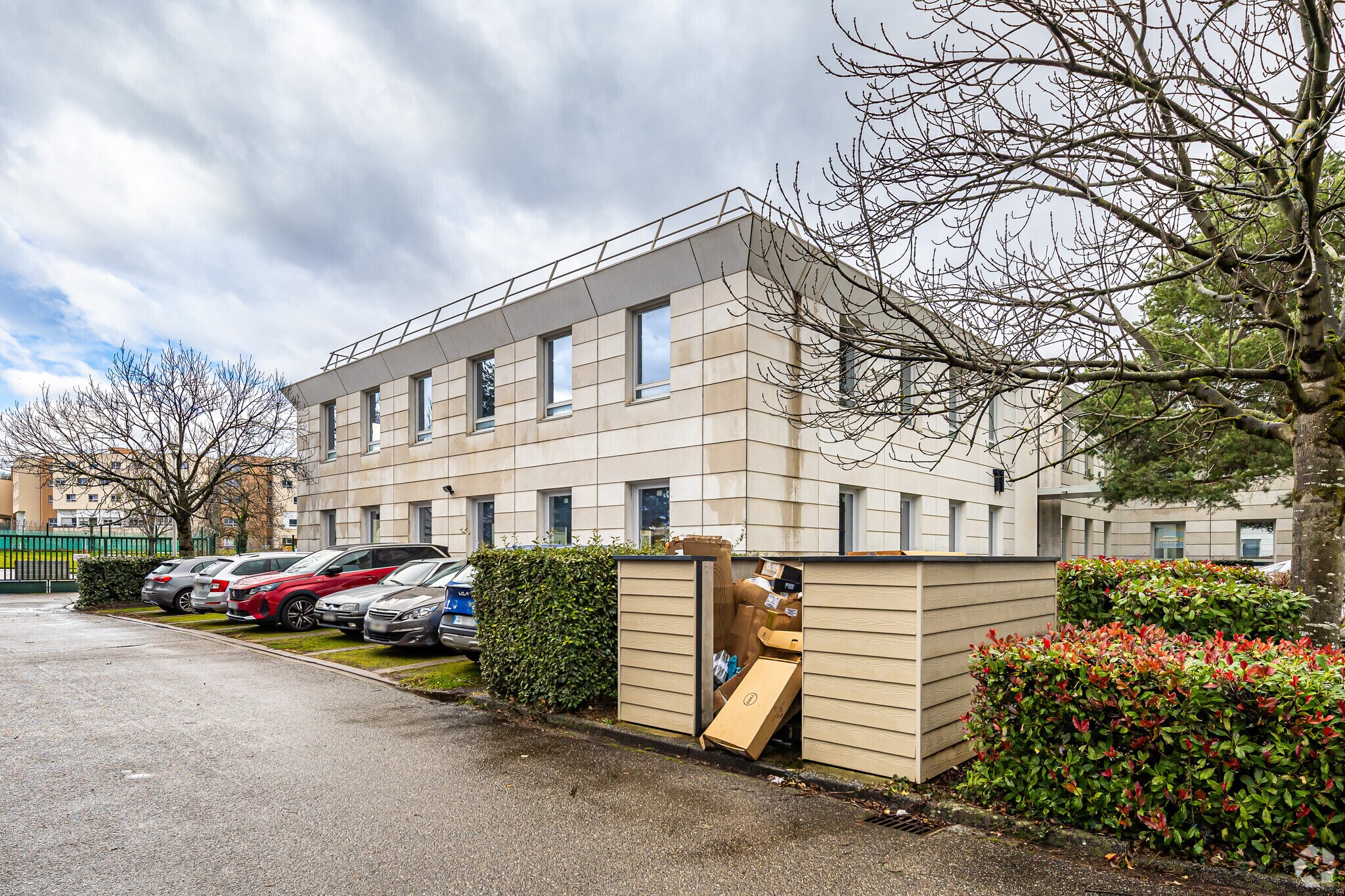 11 Rue Pascal, Bron à vendre Photo principale– Image 1 sur 3