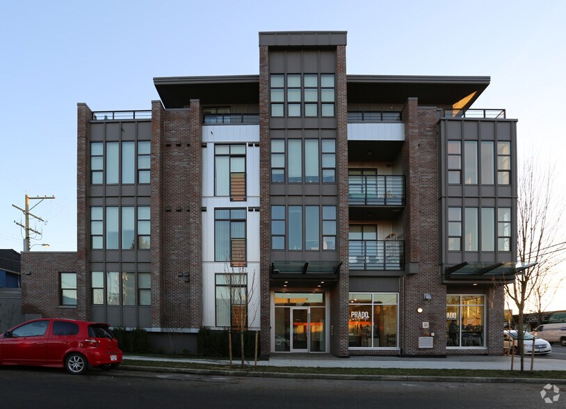 708 E 26th Ave, Vancouver, BC à vendre - Photo principale – Image 1 sur 18