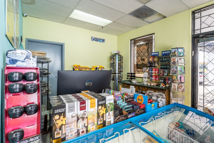 870 S Citrus Ave, Azusa, CA à vendre - Photo de l’immeuble – Image 2 sur 17