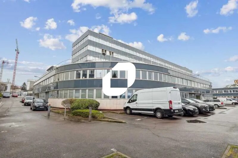 Bureau dans Nanterre à louer - Photo de l’immeuble – Image 1 sur 6