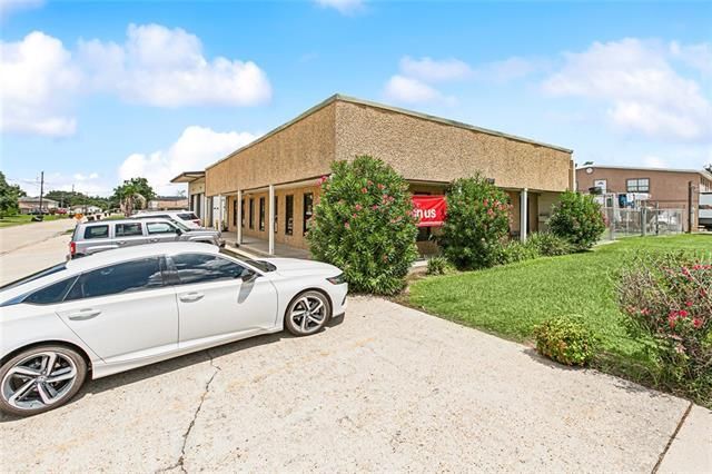 9596 LA-23, Belle Chasse, LA à louer - Photo de l’immeuble – Image 2 sur 17