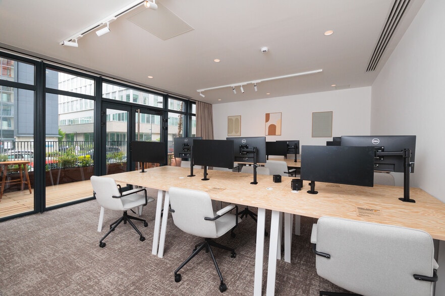 7-9 Rue Stephenson, Montigny-le-Bretonneux à louer - Photo de l’immeuble – Image 3 sur 9