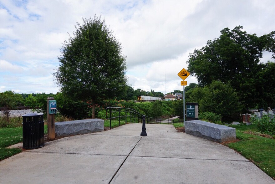 675 Pulaski St, Athens, GA à louer - Photo de l’immeuble – Image 2 sur 14