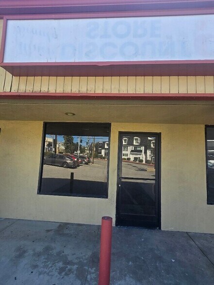 4050 La Crescenta Ave, Montrose, CA à louer - Photo de l’immeuble – Image 2 sur 12