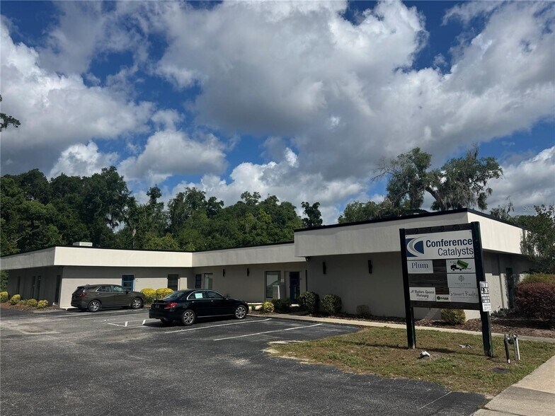 2720 NW 6th St, Gainesville, FL à louer - Photo de l’immeuble – Image 1 sur 4
