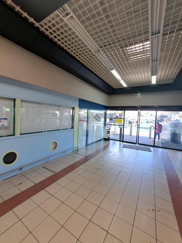Local commercial dans LA CHAPELLE-SAINT-MESMIN à louer Photo intérieure– Image 1 sur 2