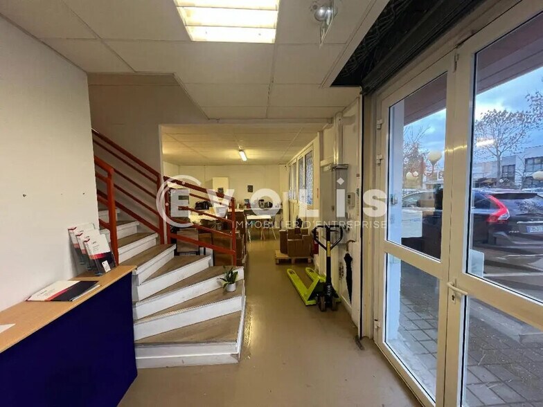 Local d’activités dans Créteil à louer - Photo intérieure – Image 1 sur 15