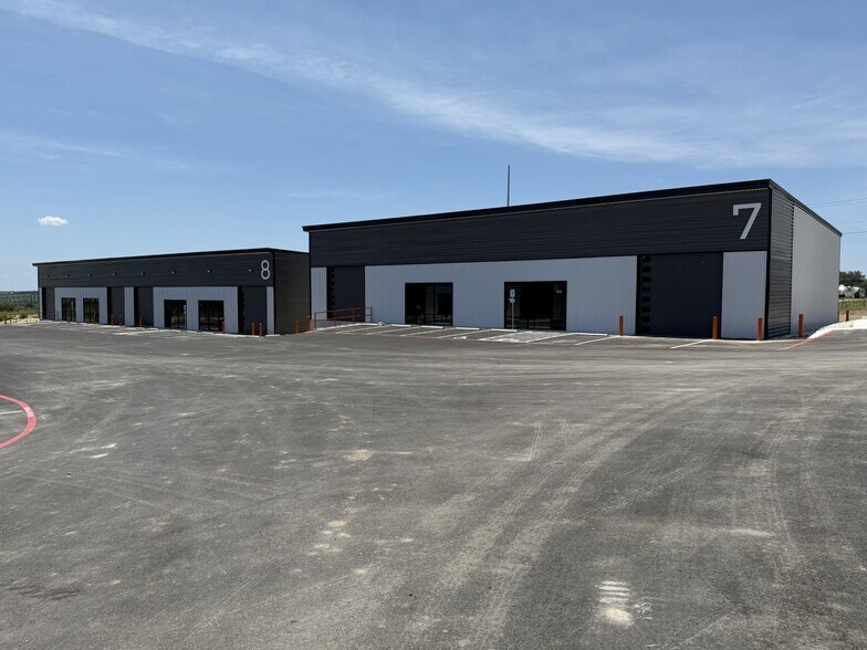 6420 FM 1102, New Braunfels, TX à louer - Photo de l’immeuble – Image 2 sur 27