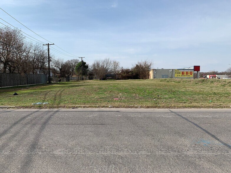 111 Oklaunion Dr, Dallas, TX à vendre - Photo de l’immeuble – Image 1 sur 9