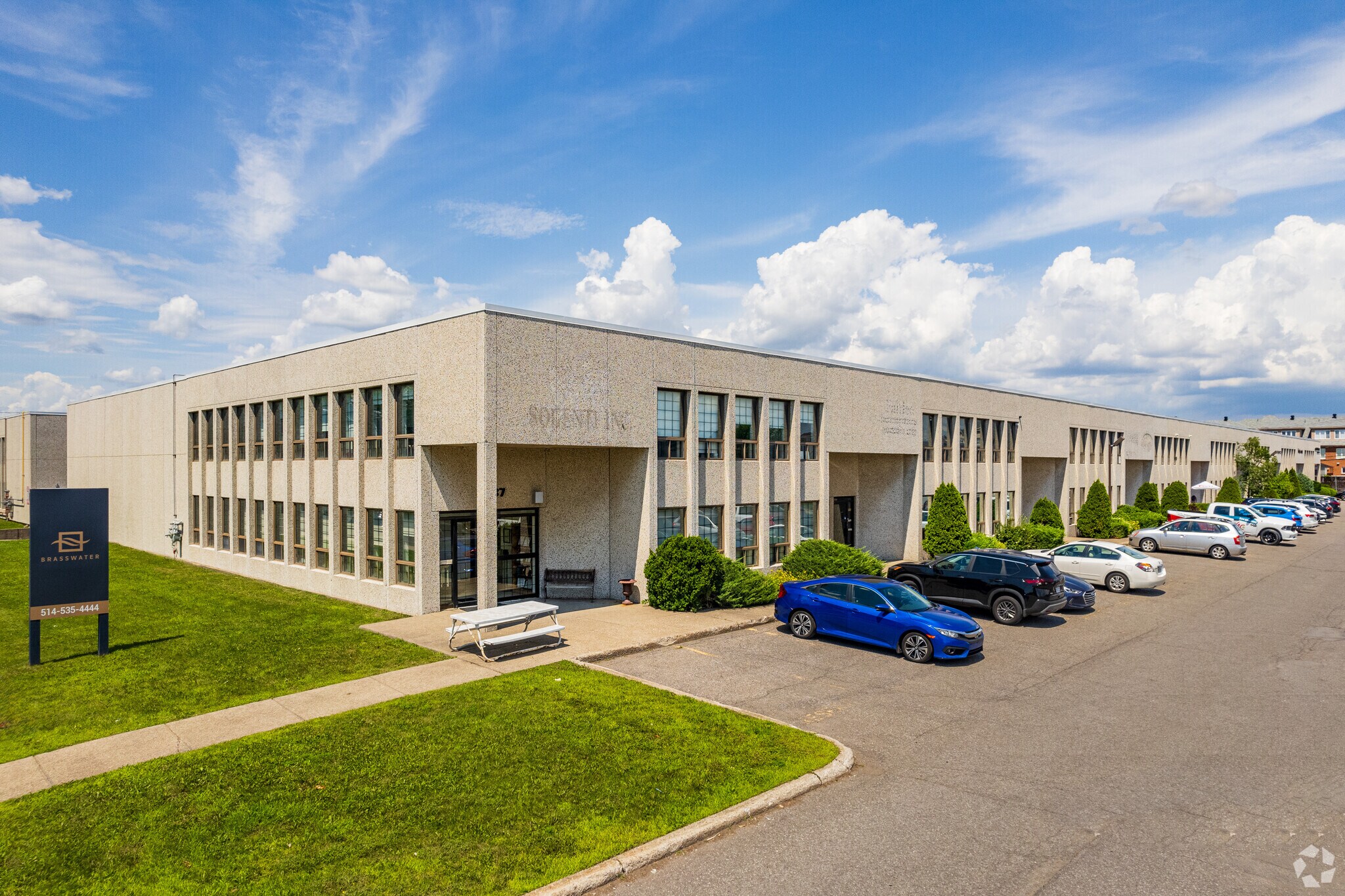 2403-2467 Rue Guénette, Saint-Laurent, QC à louer Photo de l’immeuble– Image 1 sur 15