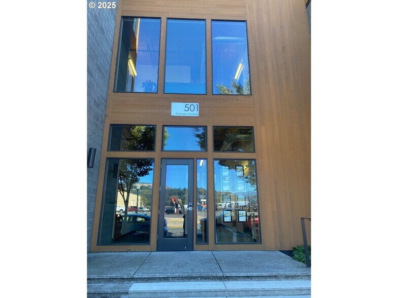 501 Portway Ave, Hood River, OR à louer - Photo principale – Image 2 sur 7