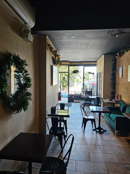 263 Meacham Ave, Elmont, NY à louer - Photo de l’immeuble – Image 2 sur 6