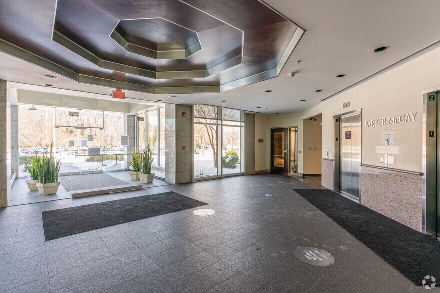 9000 Midlantic Dr, Mount Laurel, NJ à louer - Hall d’entrée – Image 2 sur 5