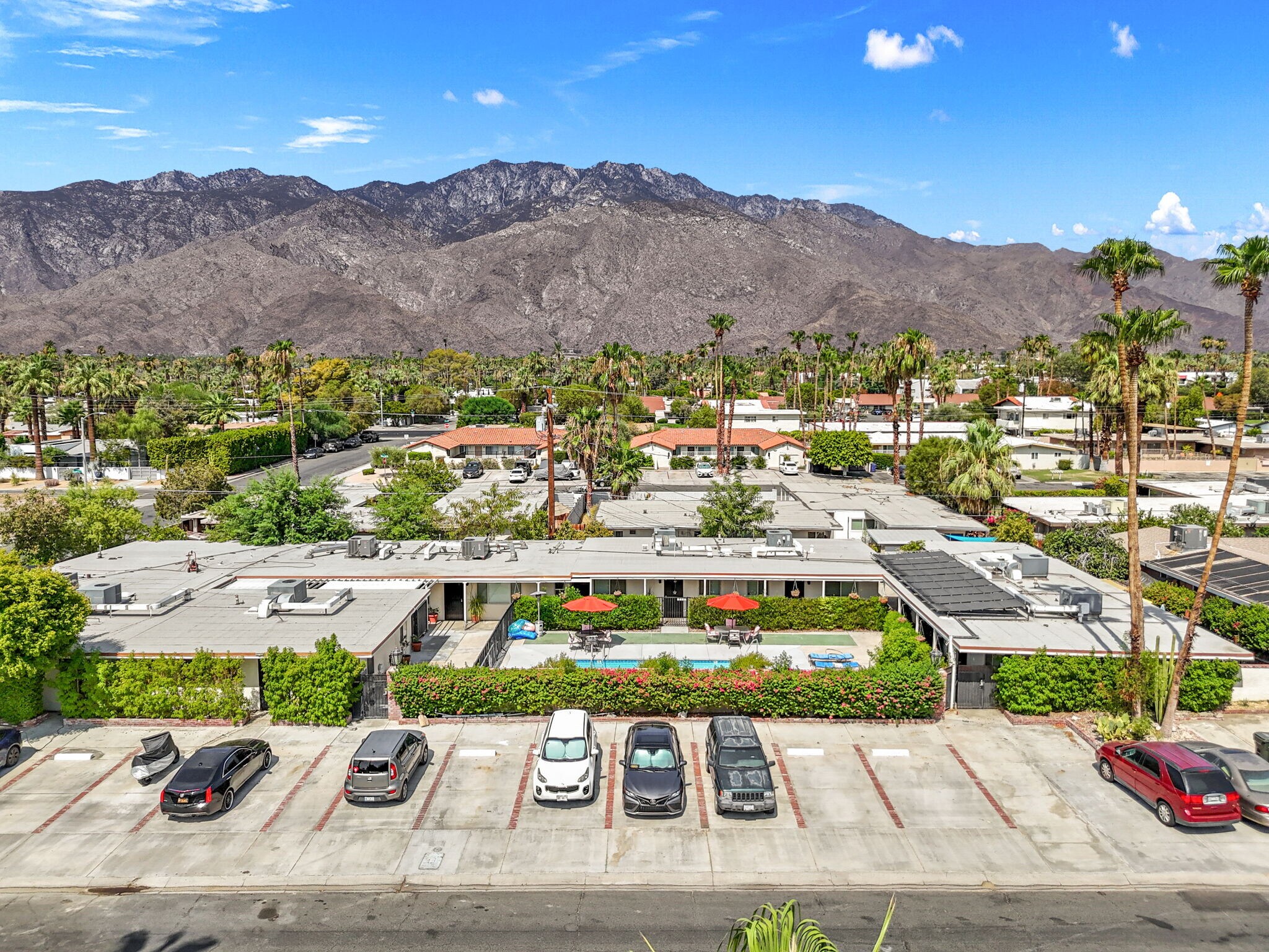 579 S Highland Dr, Palm Springs, CA à vendre Photo de l’immeuble– Image 1 sur 16