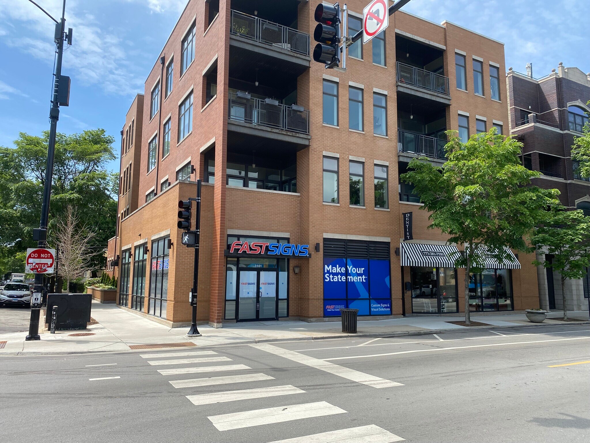 1101 W Belmont Ave, Chicago, IL à louer Photo de l’immeuble– Image 1 sur 15
