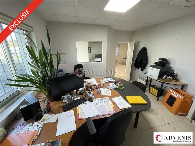 Local d'activités dans Saint-Médard-en-Jalles à vendre - Photo de l’immeuble – Image 3 sur 5