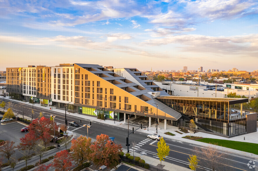 2135 N Elston Ave, Chicago, IL à louer - Photo de l’immeuble – Image 1 sur 5