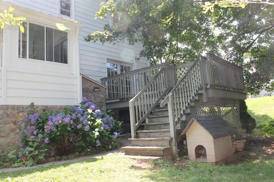 26 Edgewood Pl, Meriden, CT à vendre - Photo de l’immeuble – Image 3 sur 7