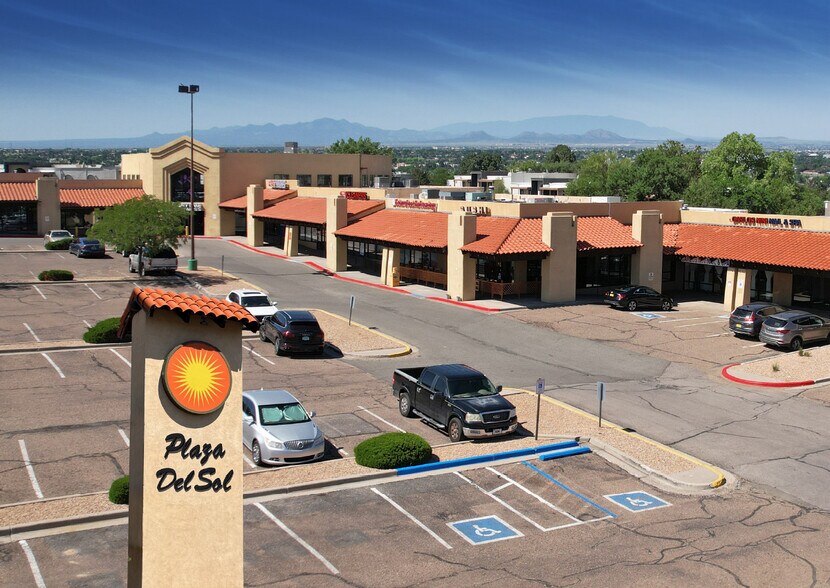 730 St Michaels Dr, Santa Fe, NM à louer - Photo de l’immeuble – Image 2 sur 21