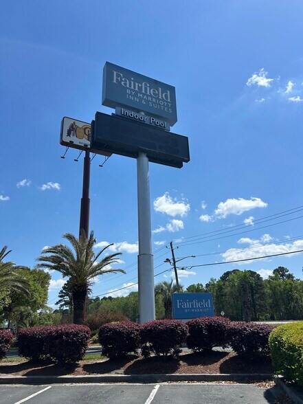 17029 Abercorn St, Savannah, GA à louer - Photo de l’immeuble – Image 2 sur 4