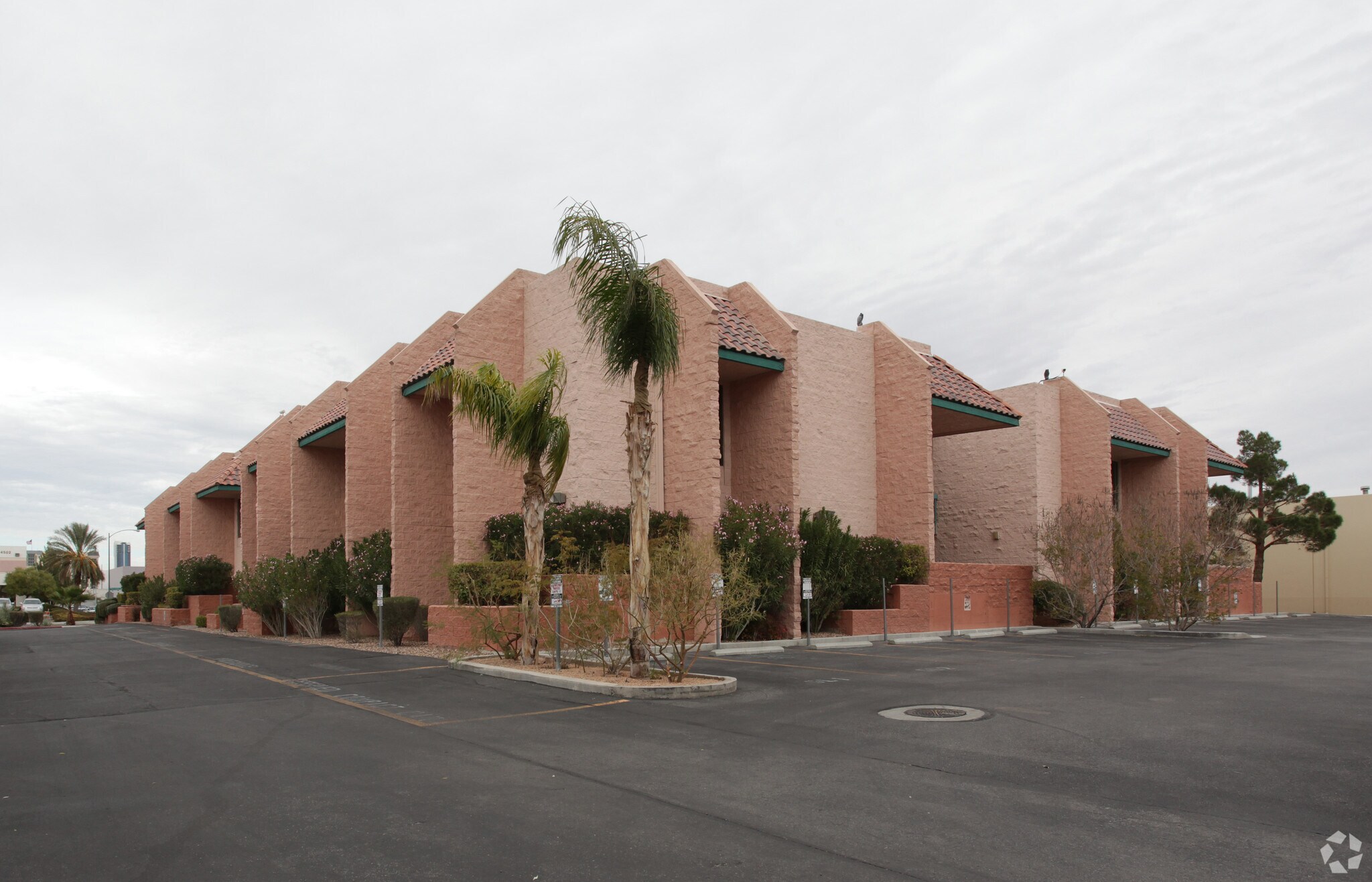 4495 W Hacienda Ave, Las Vegas, NV à louer Photo principale– Image 1 sur 5