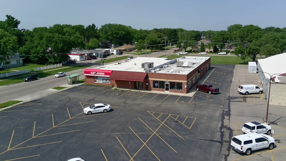 1944 Center Ave, Janesville, WI à vendre - Photo de l’immeuble – Image 2 sur 7