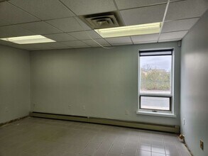 6839 County 2 rd, Napanee, ON à louer Photo intérieure– Image 2 sur 7