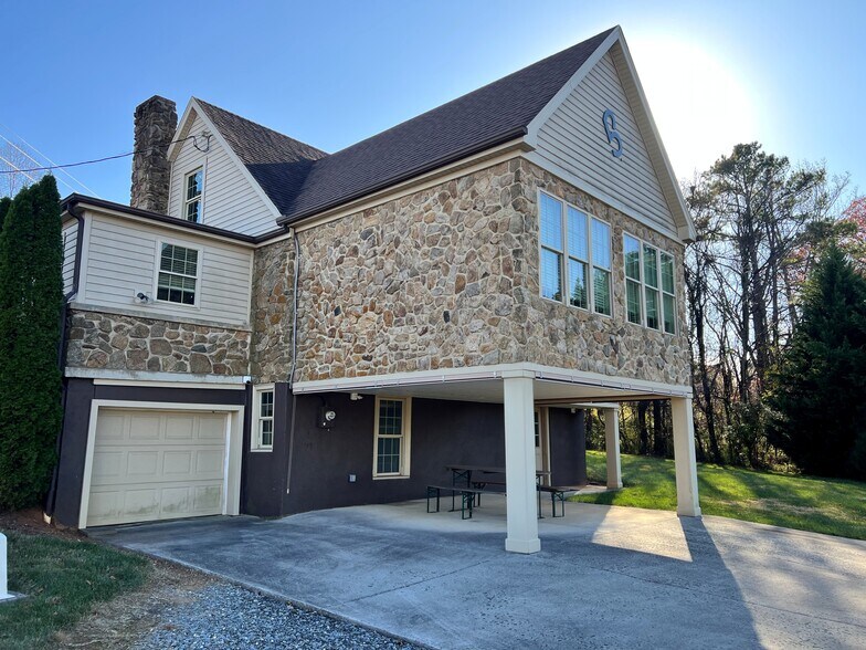 205 Graves Mill Rd, Lynchburg, VA à louer - Photo de l’immeuble – Image 3 sur 13