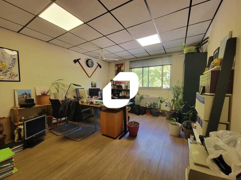 Bureau dans Évry-Courcouronnes à vendre - Photo de l’immeuble – Image 3 sur 8