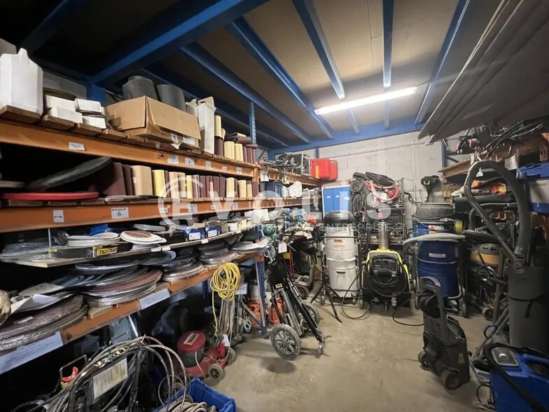Local d'activités dans Champigny-sur-Marne à vendre - Photo de l’immeuble – Image 3 sur 18