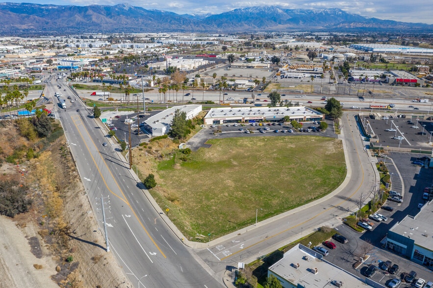 Orange Show Rd & 215 Fwy, San Bernardino, CA à vendre - Photo de l’immeuble – Image 3 sur 28