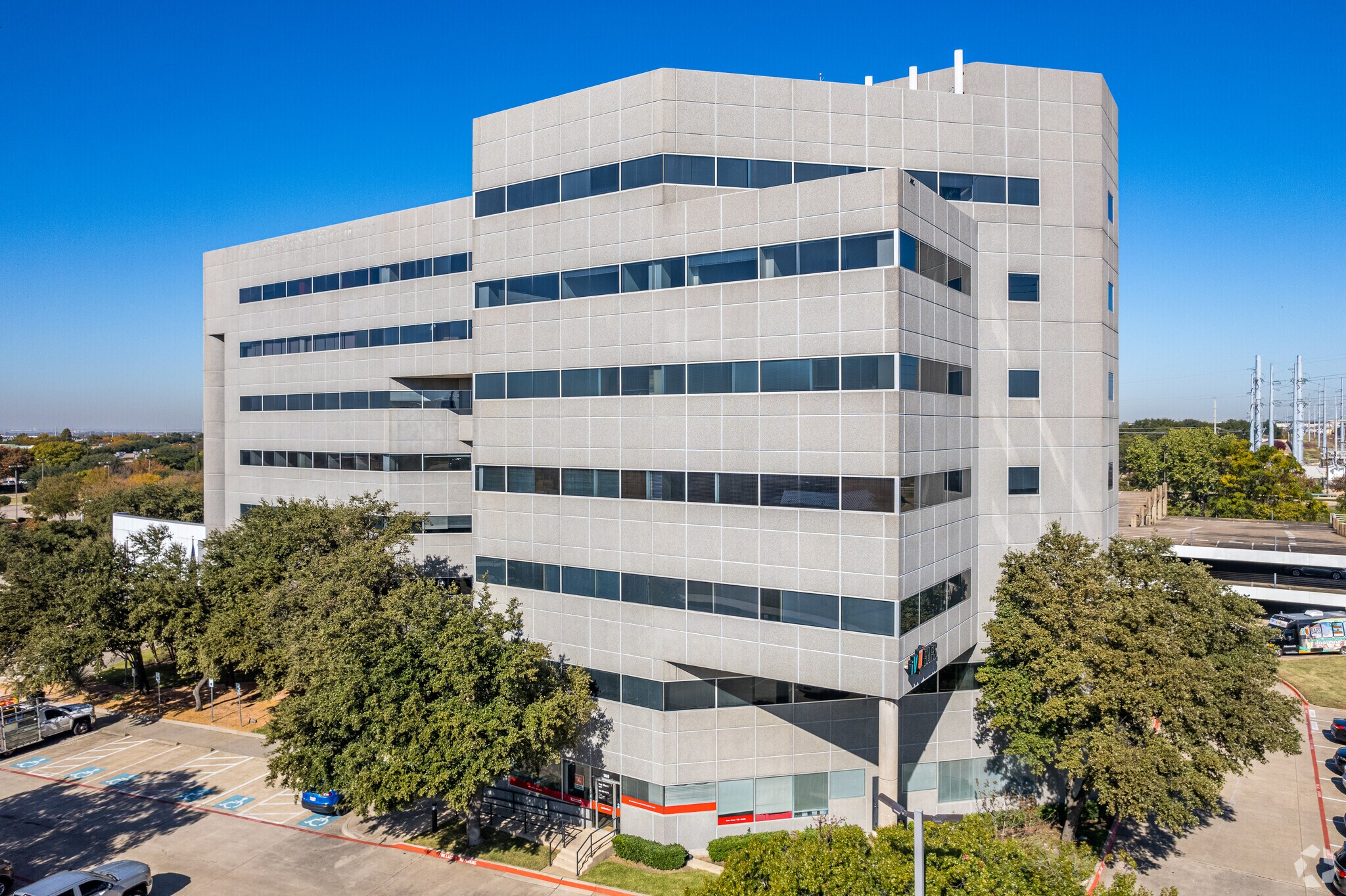 3939 Belt Line Rd, Addison, TX à louer Photo principale– Image 1 sur 9