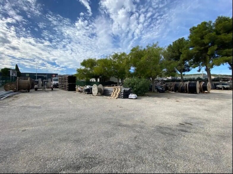 Bureau dans Châteauneuf-les-Martigues à louer - Photo de l’immeuble – Image 2 sur 7