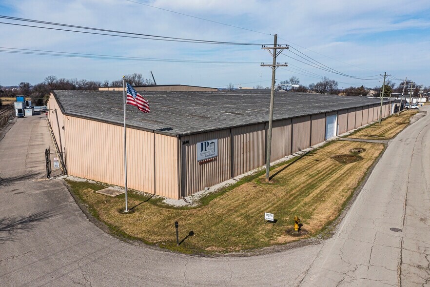 3840 Fitzgerald Rd, Louisville, KY à louer - Photo de l’immeuble – Image 1 sur 6