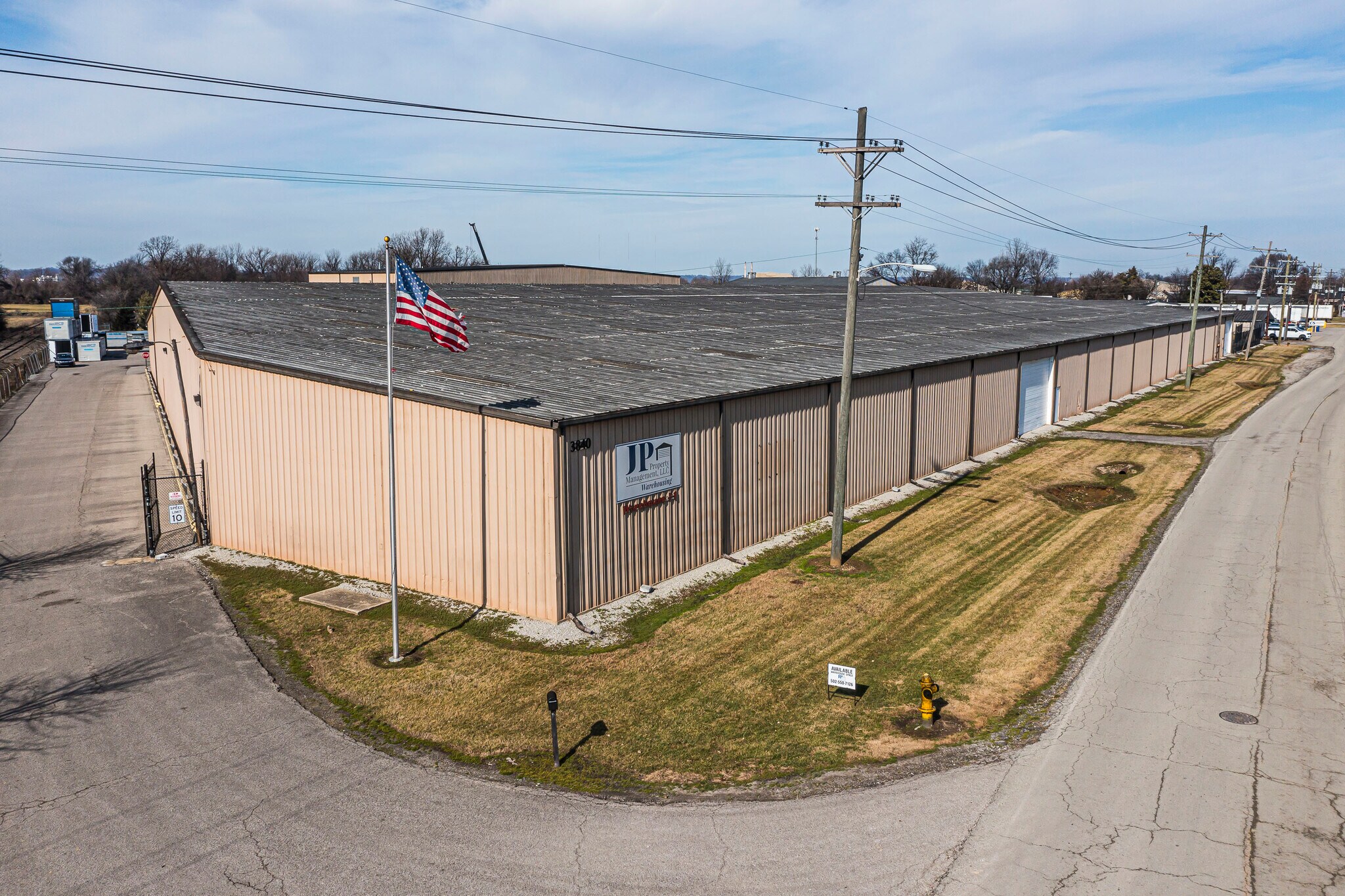 3840 Fitzgerald Rd, Louisville, KY à louer Photo de l’immeuble– Image 1 sur 7
