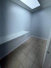 3901 NW 79th Ave, Doral, FL à louer Photo intérieure– Image 2 sur 10
